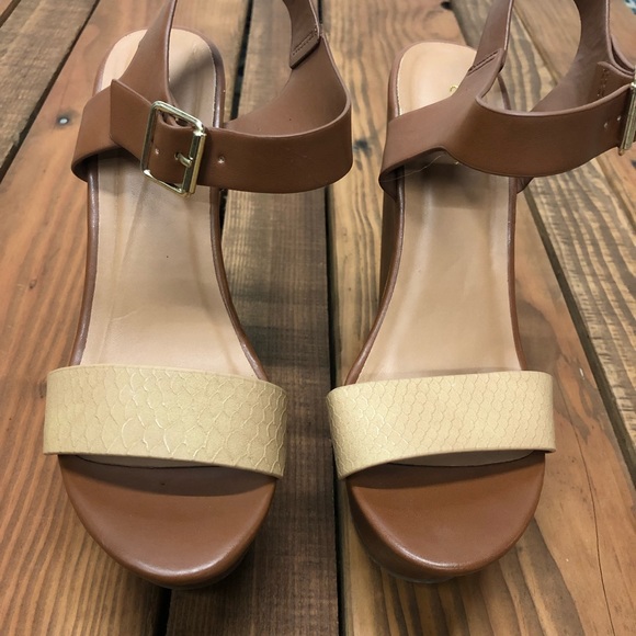 Charlotte Russe size 7 tan wedges - Picture 9 of 12